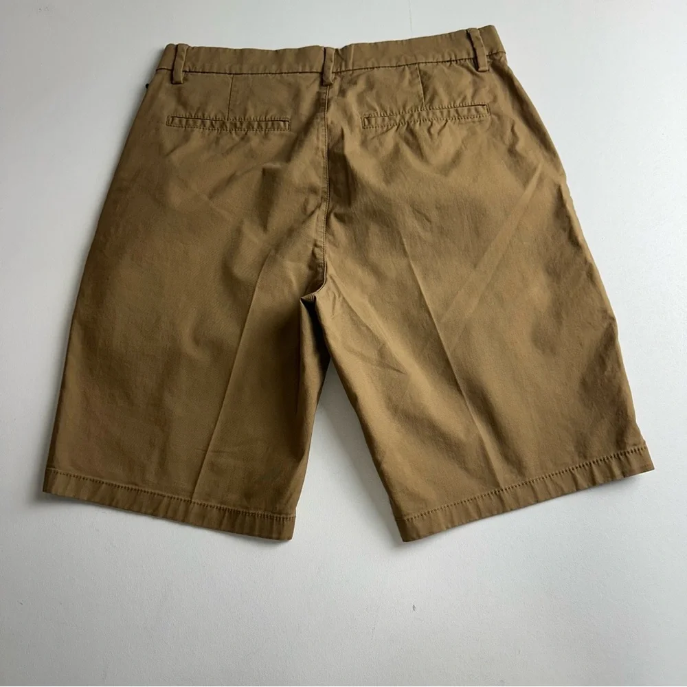 Old Navy Men's size 30 ultimate tech, slim fit shorts, built-in flex, dark khaki